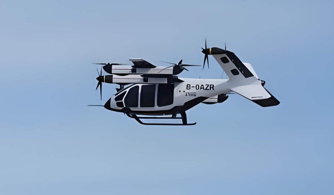 Geely's eVTOL AE200 has successfully completed its first public test flight, perfectly demonstrating the AE200's full tilt flight capability